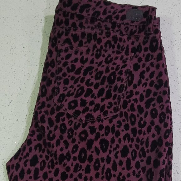 Jordache Skinny Mid rise Leopard Jeans - Picture 2 of 6